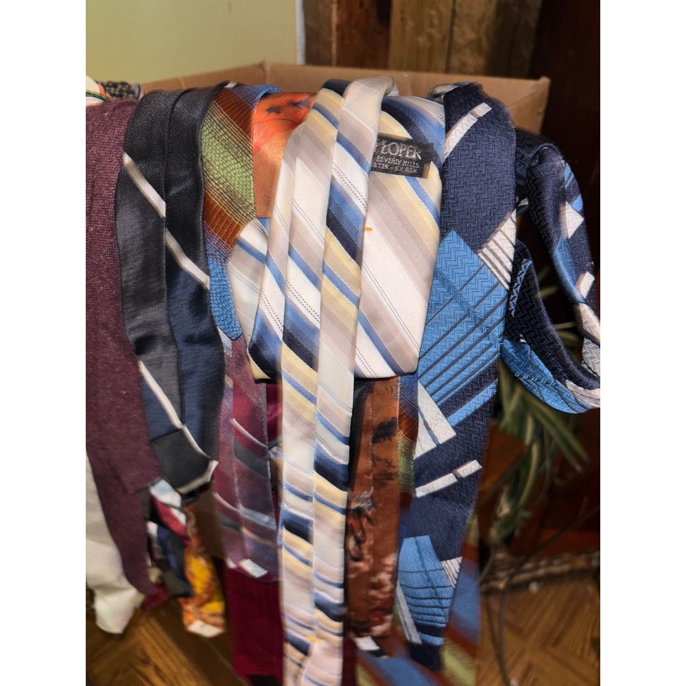 Assorted Mens Necktie Bundle Vintage Designer Mixed Silk Striped Geometric Lot - Picture 2 of 4